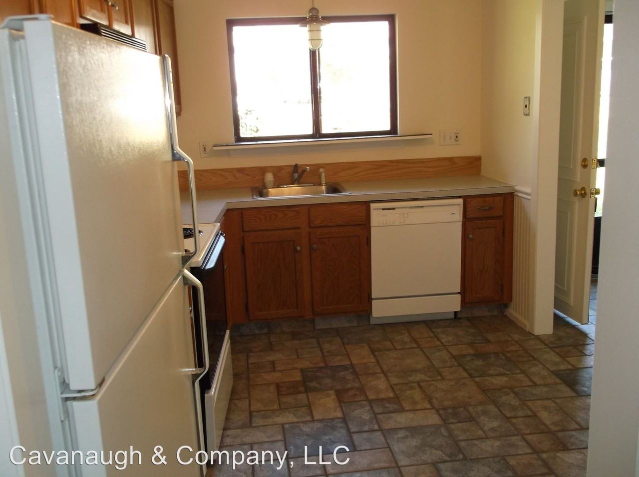 18 Holly Ct - Photo 3 of 10