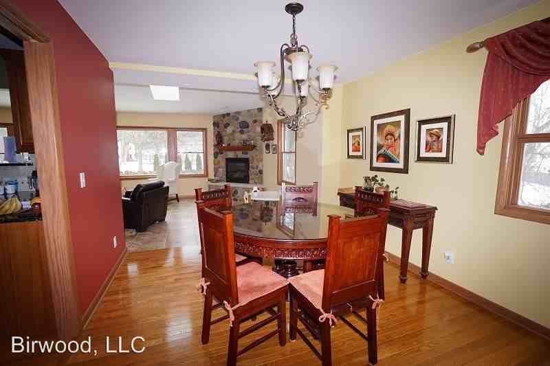 4722 Lafayette Dr - Photo 3 of 13