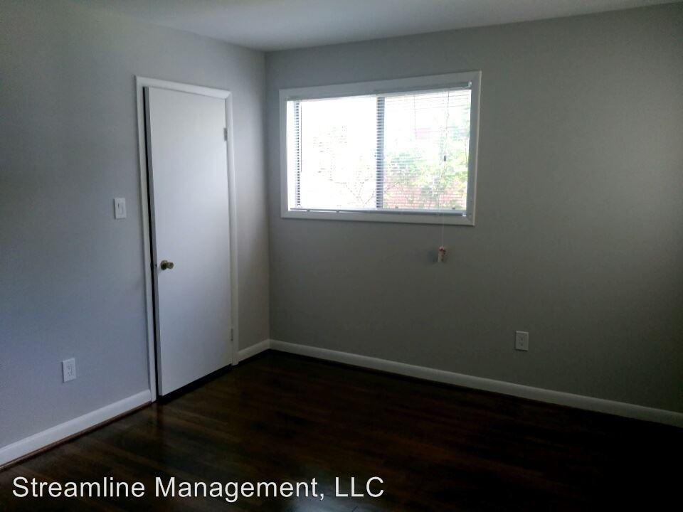 10031 Renfrew Rd - Photo 3 of 10