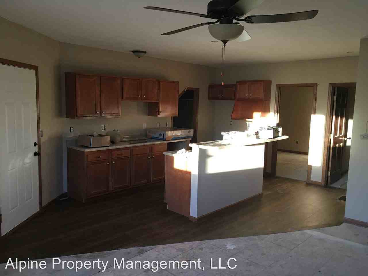 122 S Main St - Photo 3 of 11