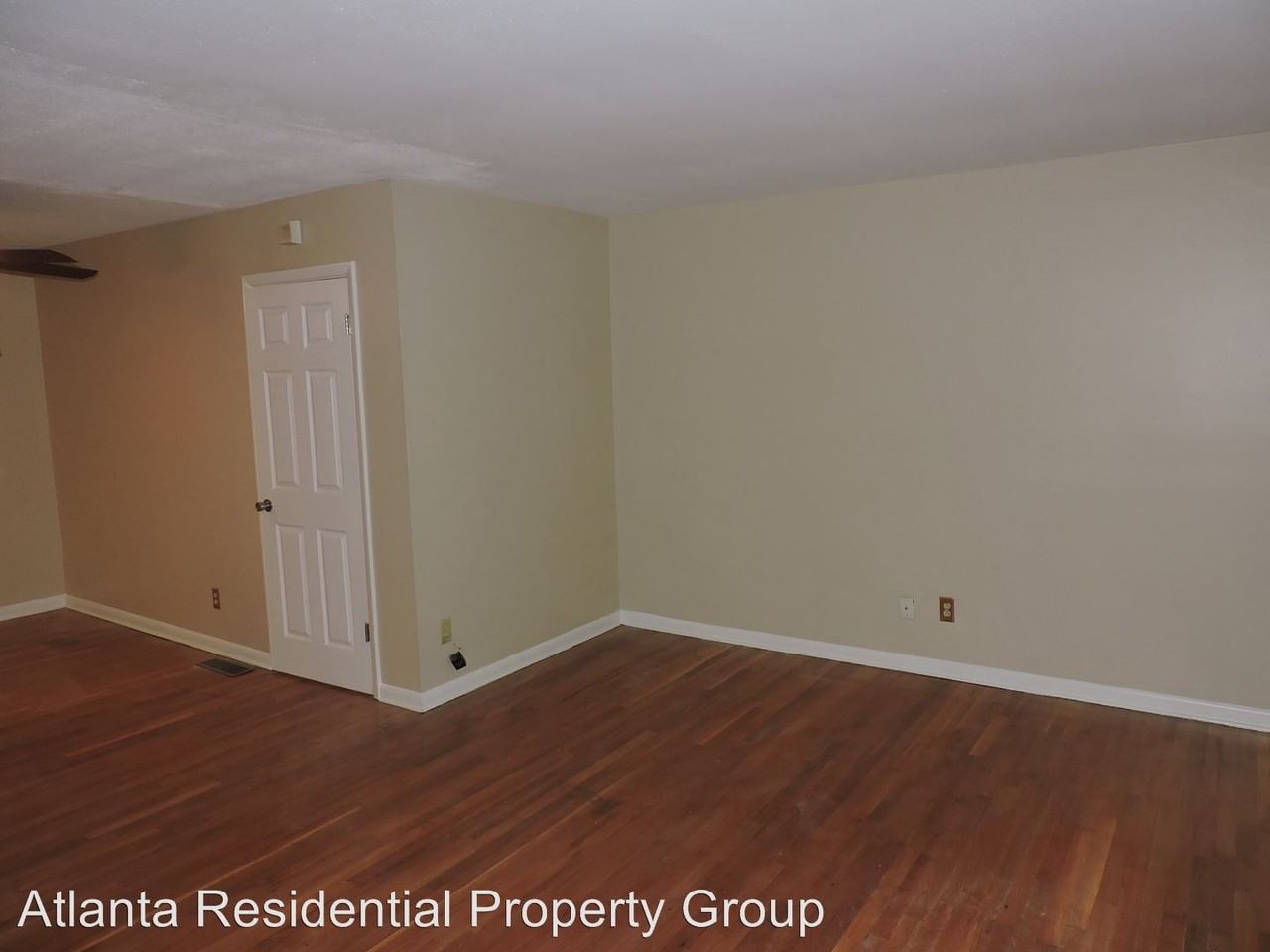 363 Utoy Cir SW - Photo 2 of 33
