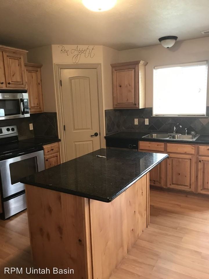 236 N 500 E - Photo 2 of 6