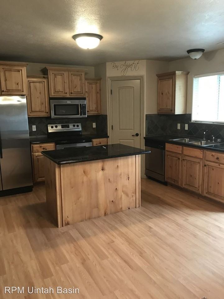 236 N 500 E - Photo 3 of 6