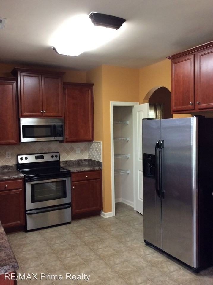 13 Memorial Dr - Photo 2 of 17