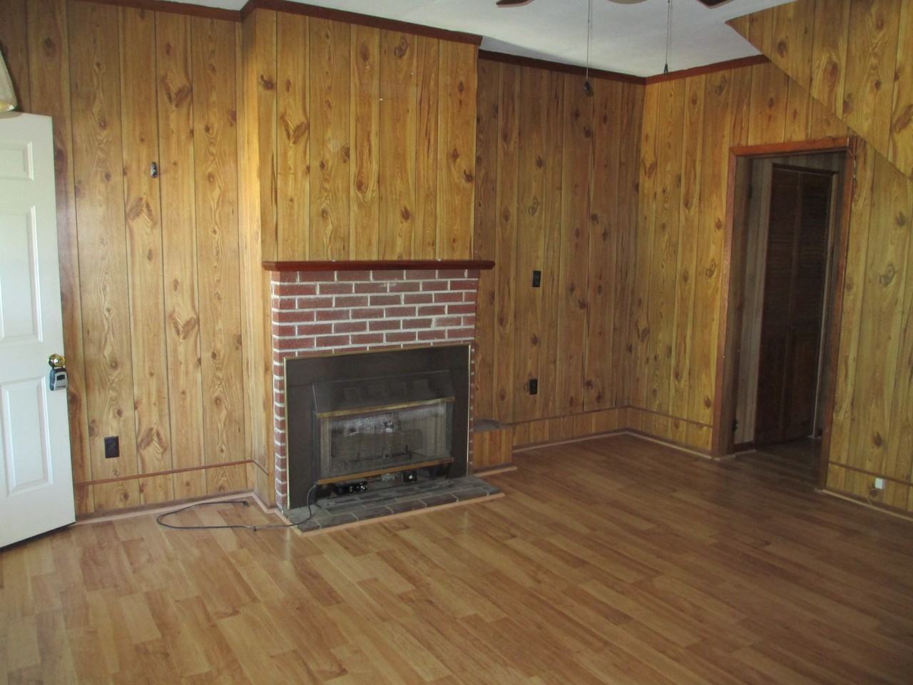 604 Washington St - Photo 2 of 12