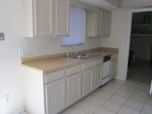 770 SW Tulip Blvd - Photo 3 of 3