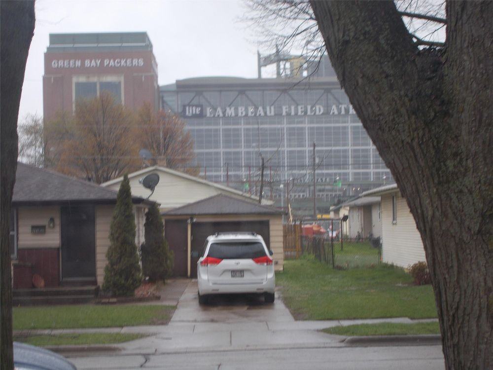 1222 Thorndale St - Photo 2 of 21