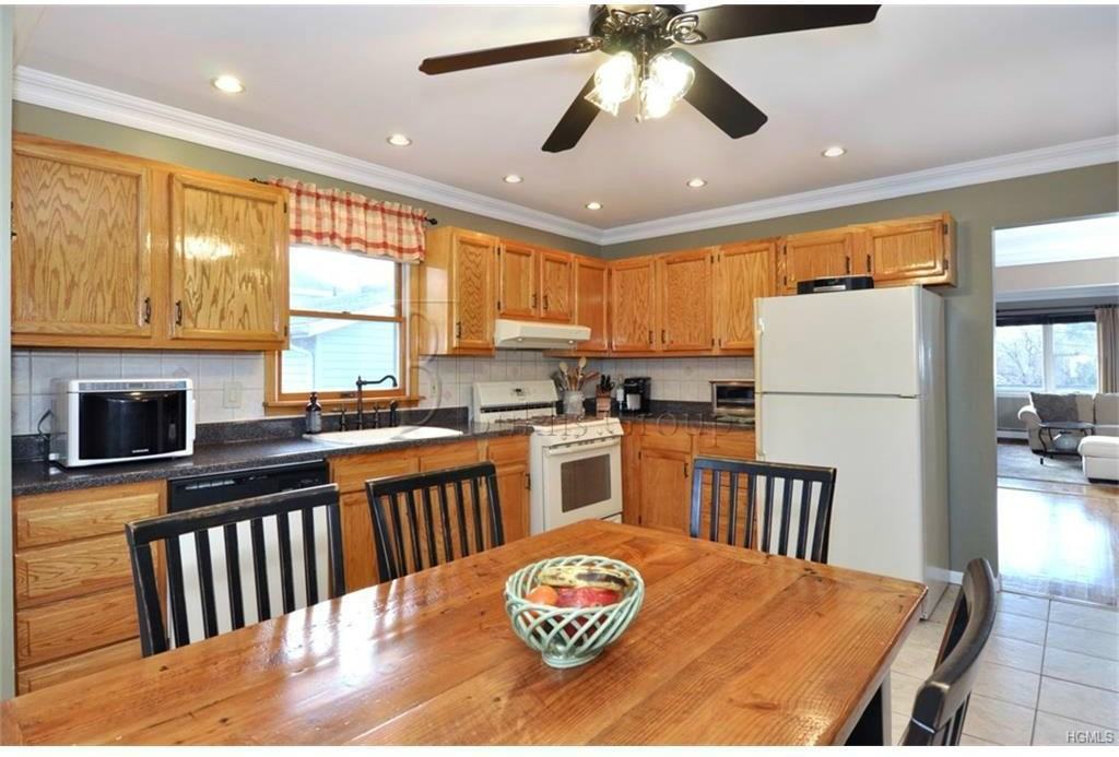 164 Rossiter Ave #3 - Photo 2 of 5