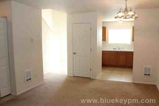19171 SE Yamhill St - Photo 3 of 12