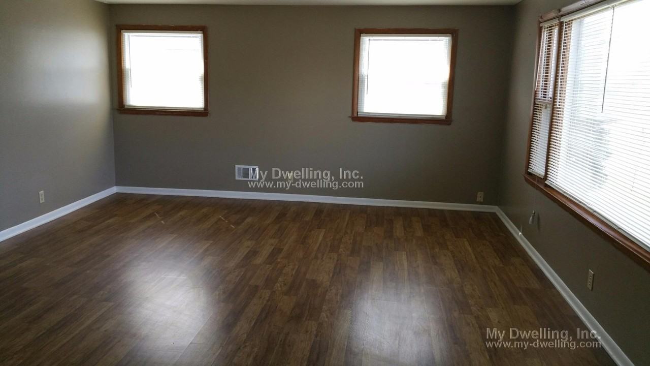 8913 W Hampton Ave - Photo 2 of 7