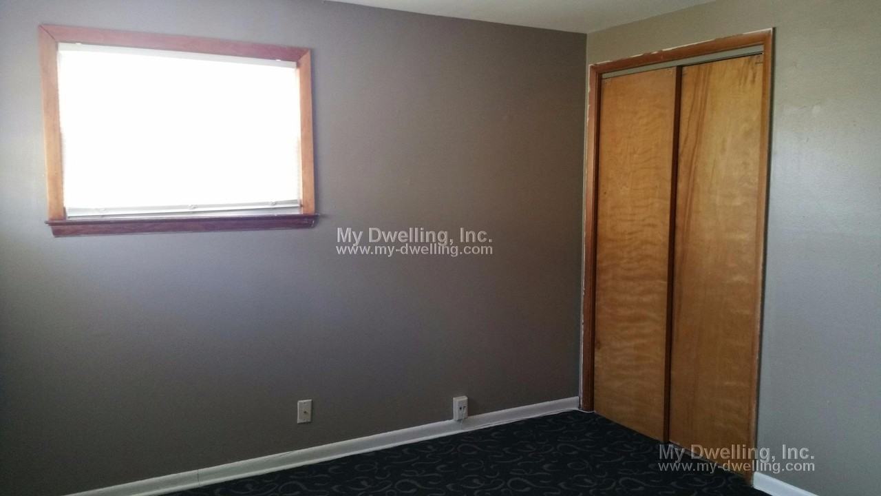 8913 W Hampton Ave - Photo 3 of 7