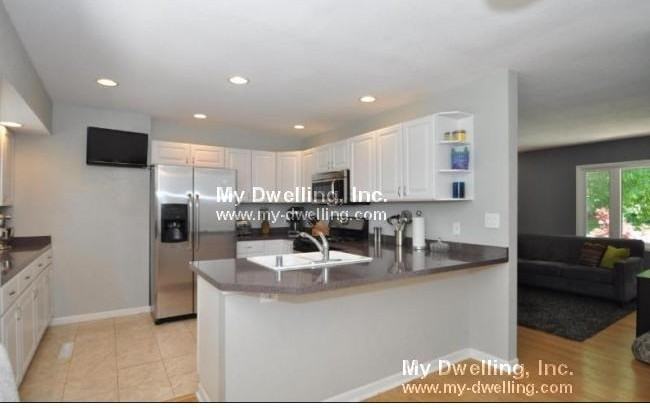 7639 N Seneca Rd - Photo 3 of 19