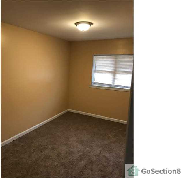 2433 Denfield St - Photo 2 of 9