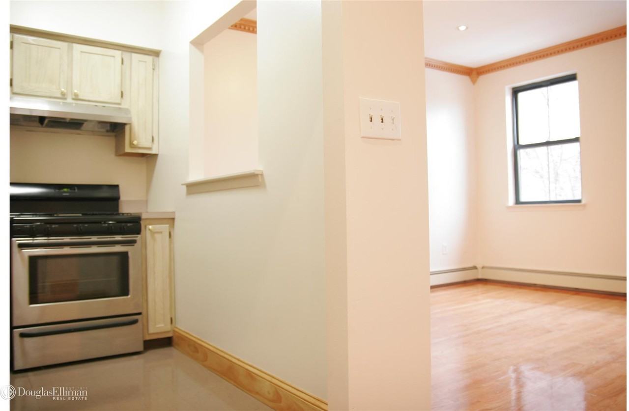 383 Cumberland St #2 - Photo 3 of 5