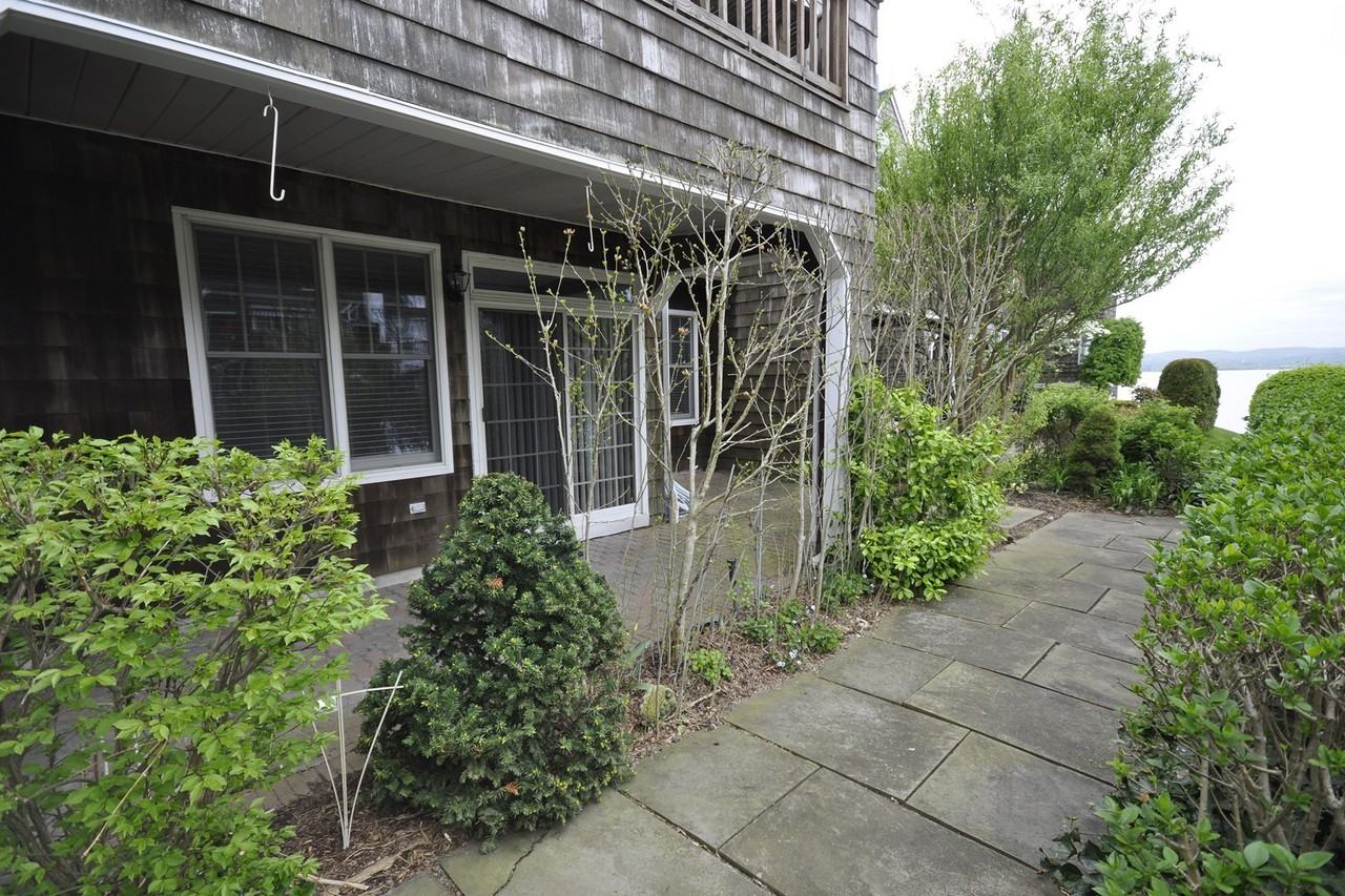 501 Half Moon Bay Dr - Photo 2 of 10