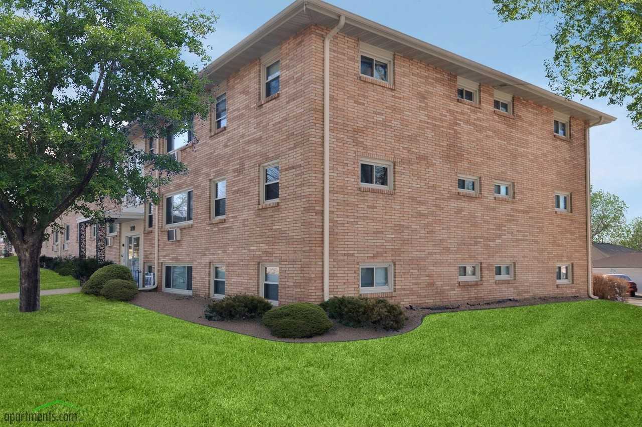 Cambridge Apartments - Photo 2 of 5