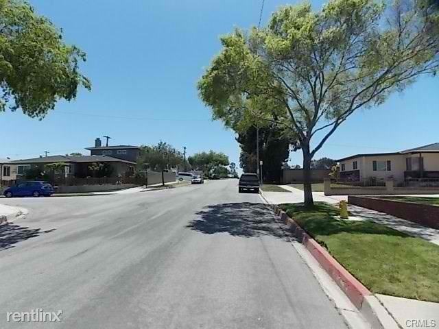 823 Elm Ave - Photo 3 of 38