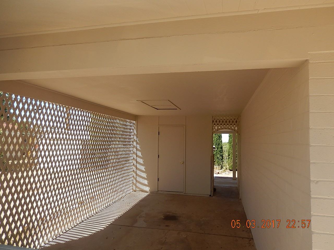 560 N Circle Dr - Photo 3 of 18