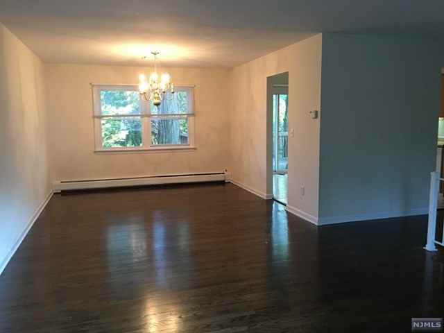 4 Stone Ridge Ln - Photo 2 of 13