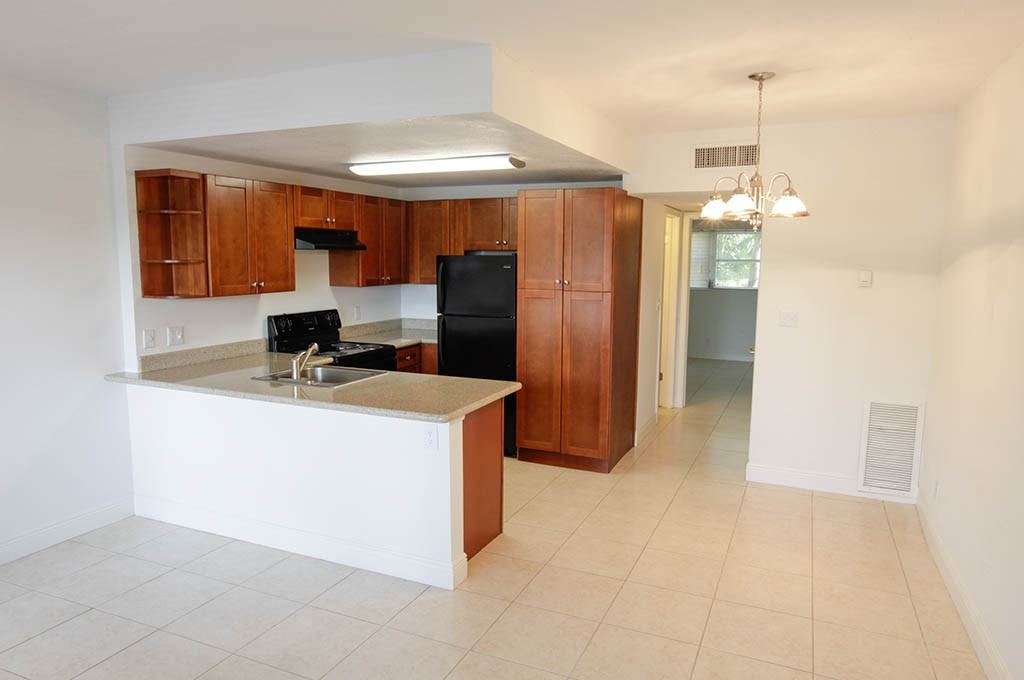 Golden Palms - Photo 2 of 13