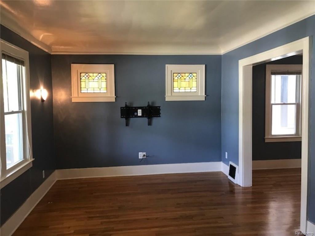 1383 Maryland St - Photo 3 of 18