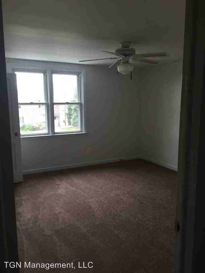 505 S 2nd St - Photo 3 of 4
