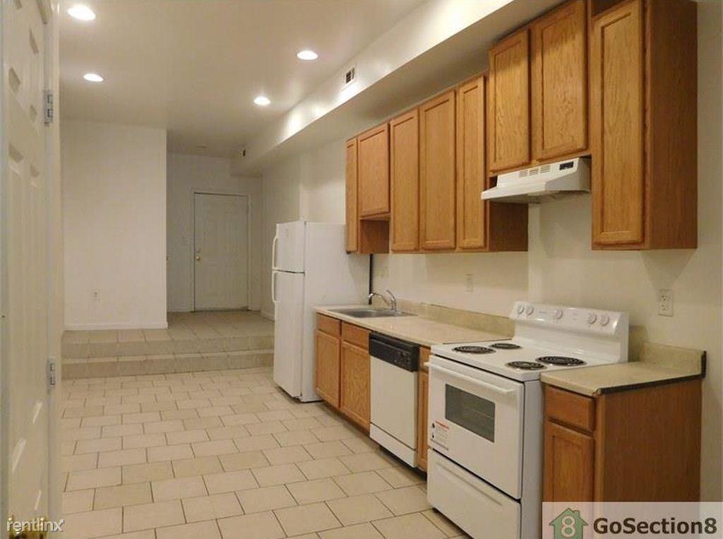 4428 Parkton St - Photo 3 of 13