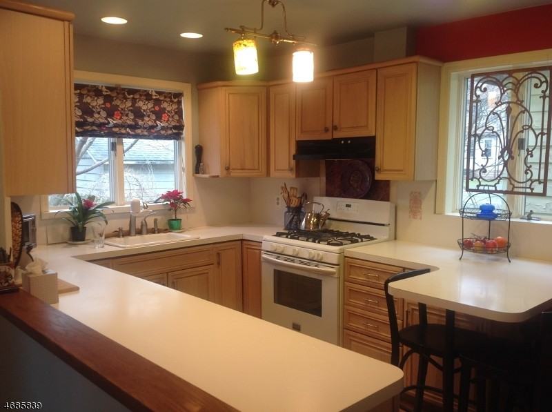 825 Bloomfield Ave - Photo 2 of 19