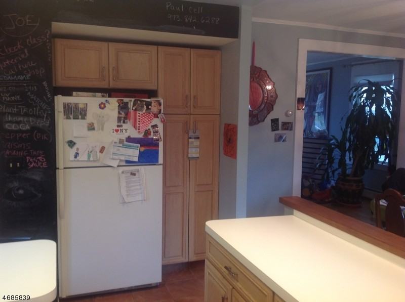 825 Bloomfield Ave - Photo 3 of 19