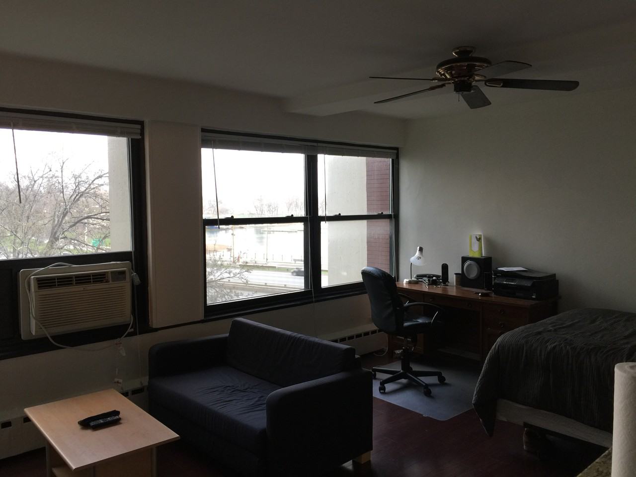 N Lake Shore Dr & W Roscoe St #4C