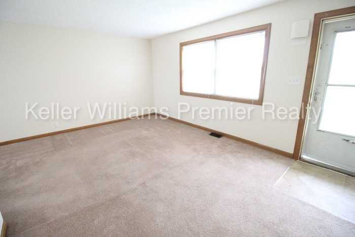 151 Buckeye Cir - Photo 3 of 12