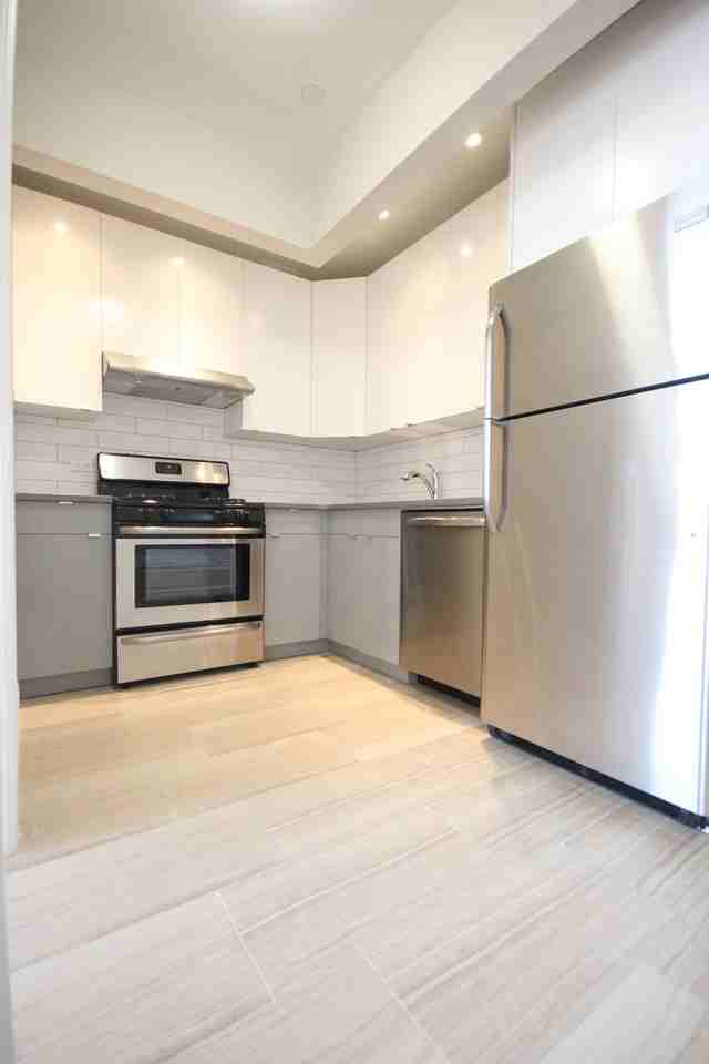 439 Knickerbocker Avenue #17BE