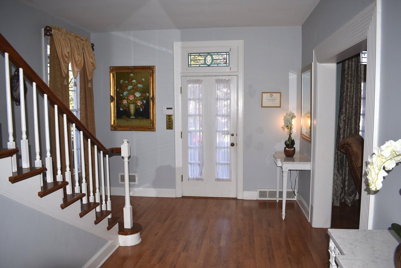 1612 Bath Ave - Photo 2 of 12