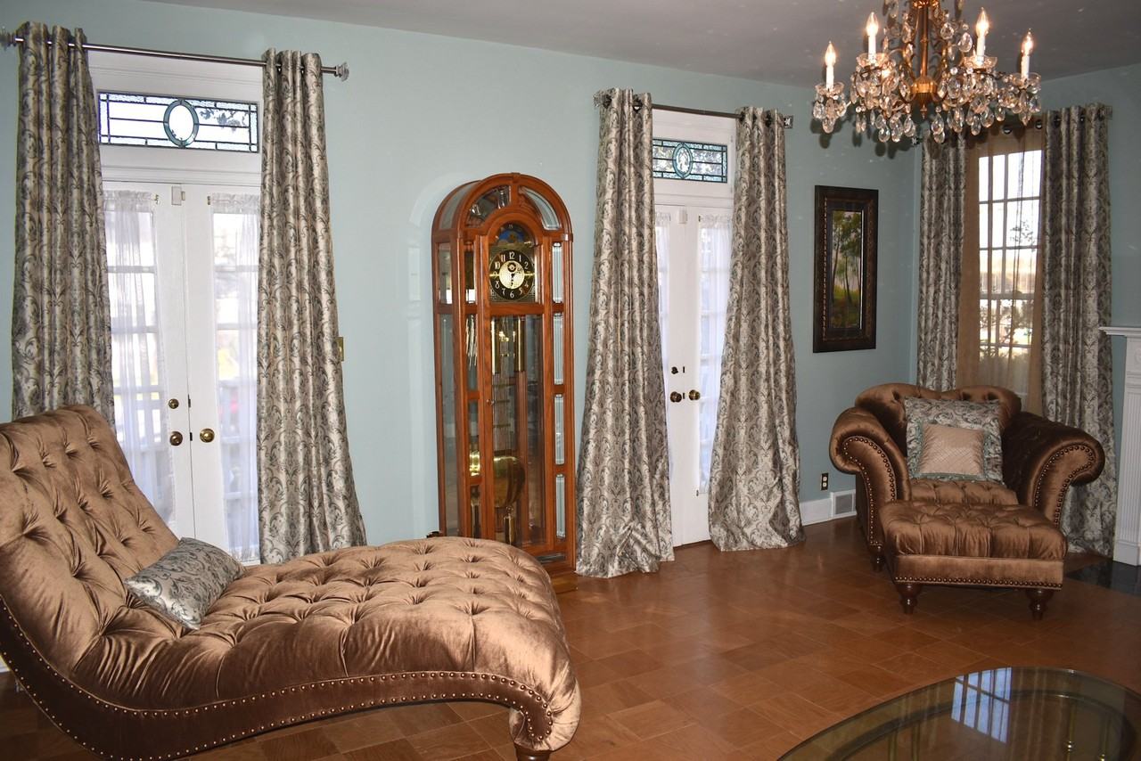 1612 Bath Ave - Photo 3 of 12