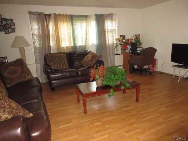 18 Garden St - Photo 3 of 14