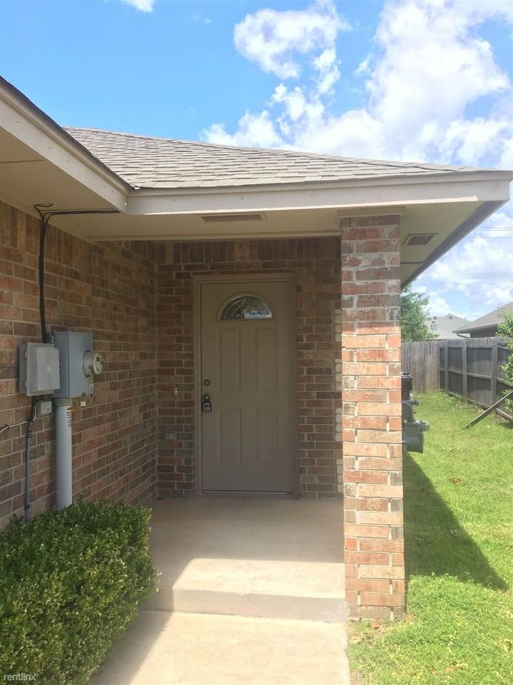 9605 SW 16th St - Photo 2 of 15