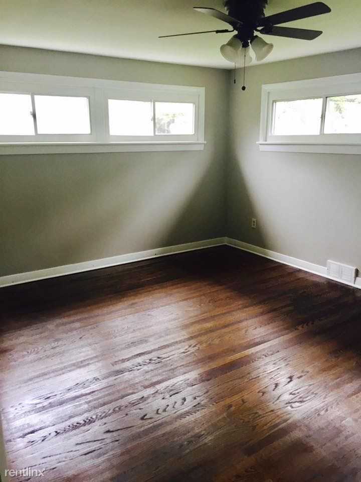 20 E Hodges Ave - Photo 3 of 6