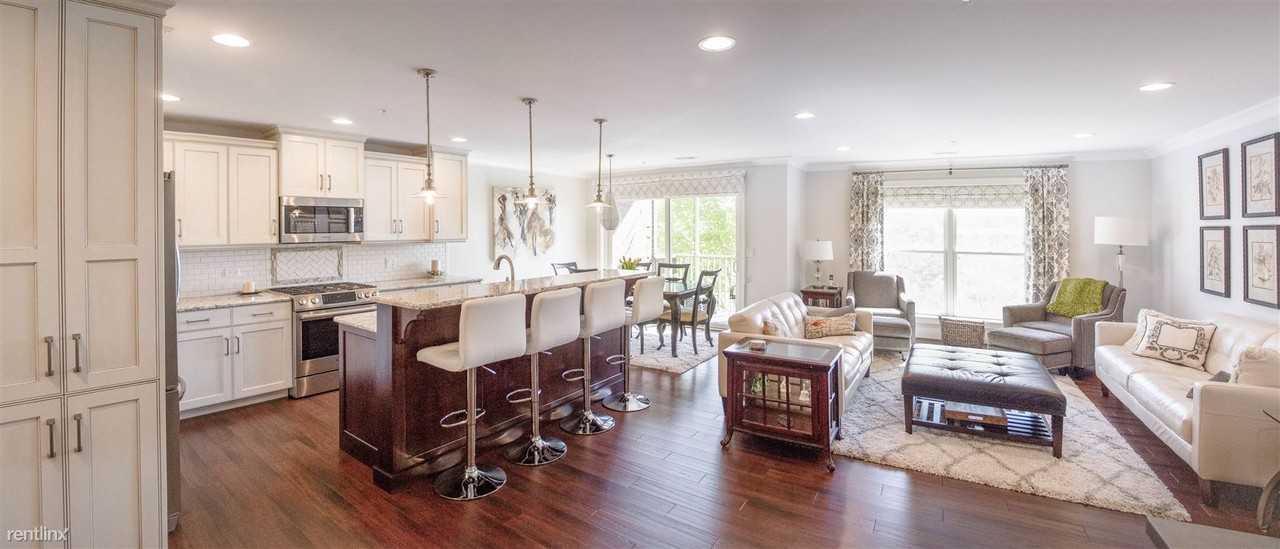 132 N Water St #202 - Photo 2 of 12