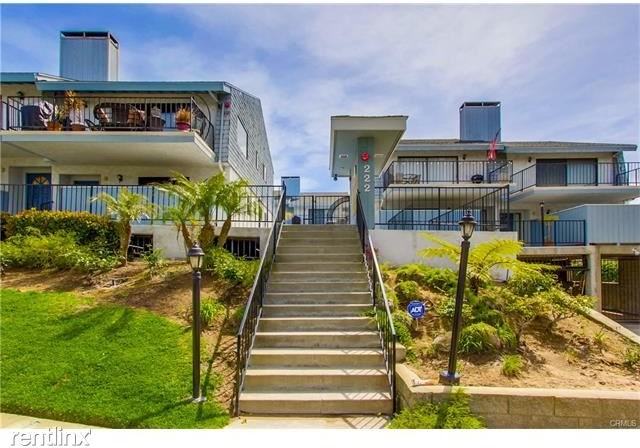 222 S Irena Ave #Q - Photo 3 of 36