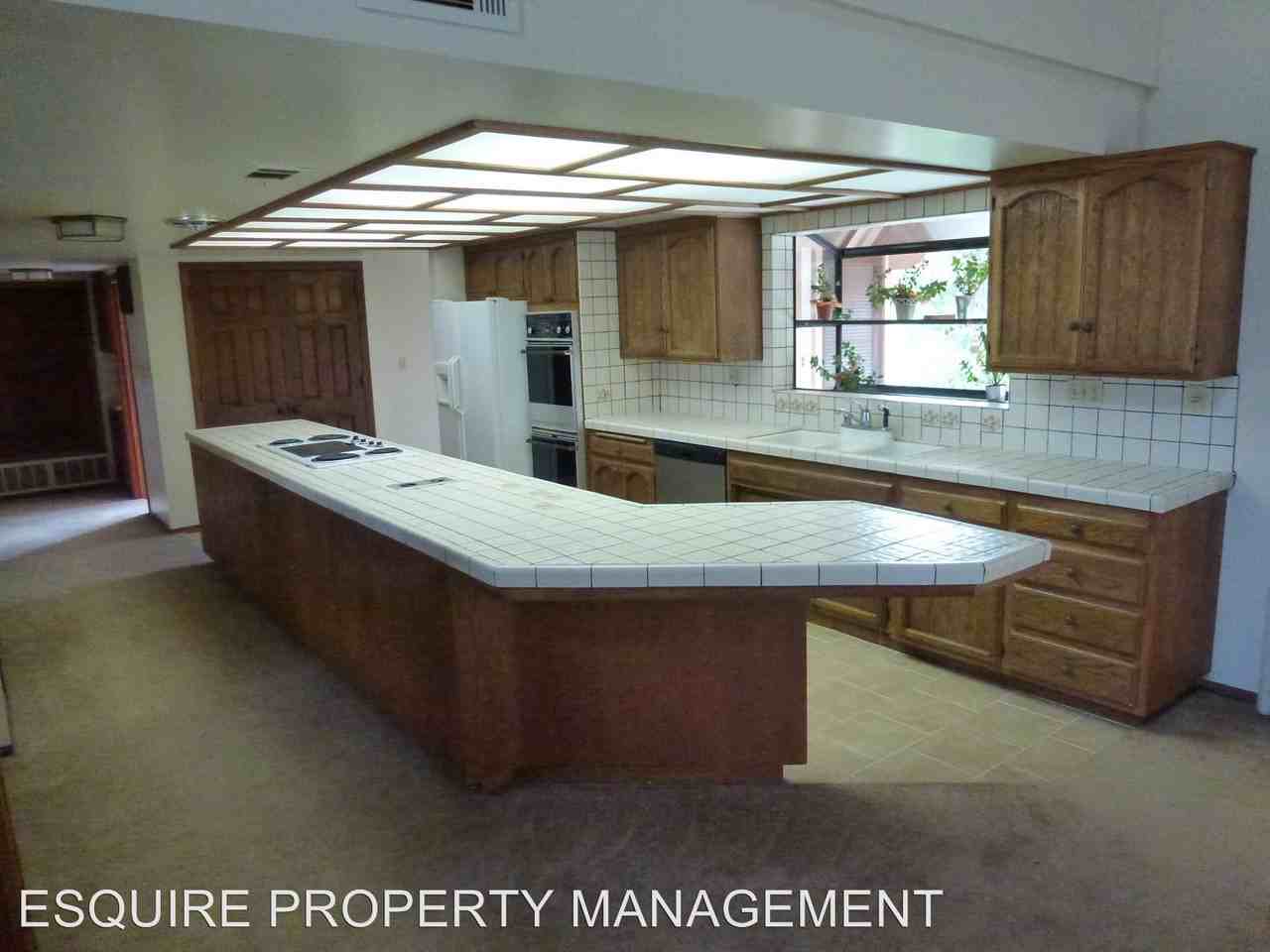 285 Crestview Ave - Photo 3 of 11