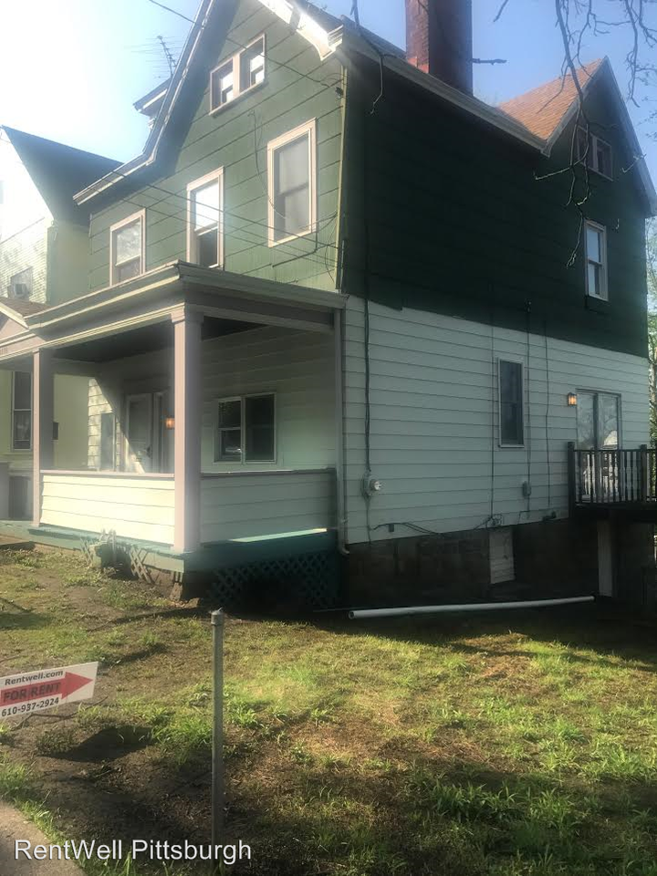 2749 Merwyn Ave - Photo 2 of 13