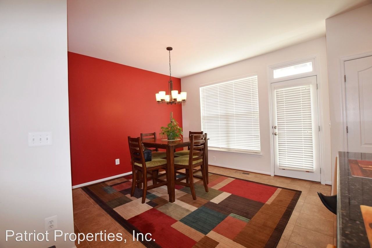 43547 Popes Creek Square - Photo 2 of 11