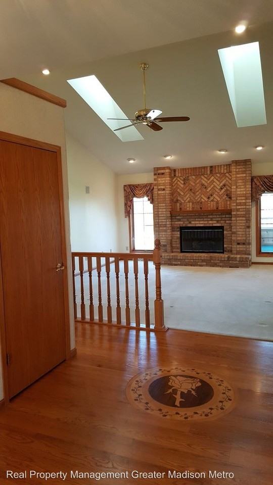 311 Emily Ln - Photo 3 of 37