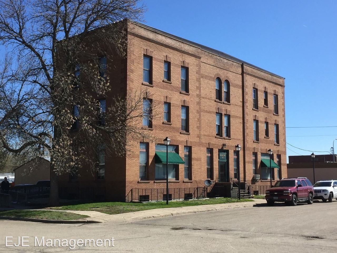 18 4th Ave W - Photo 3 of 24