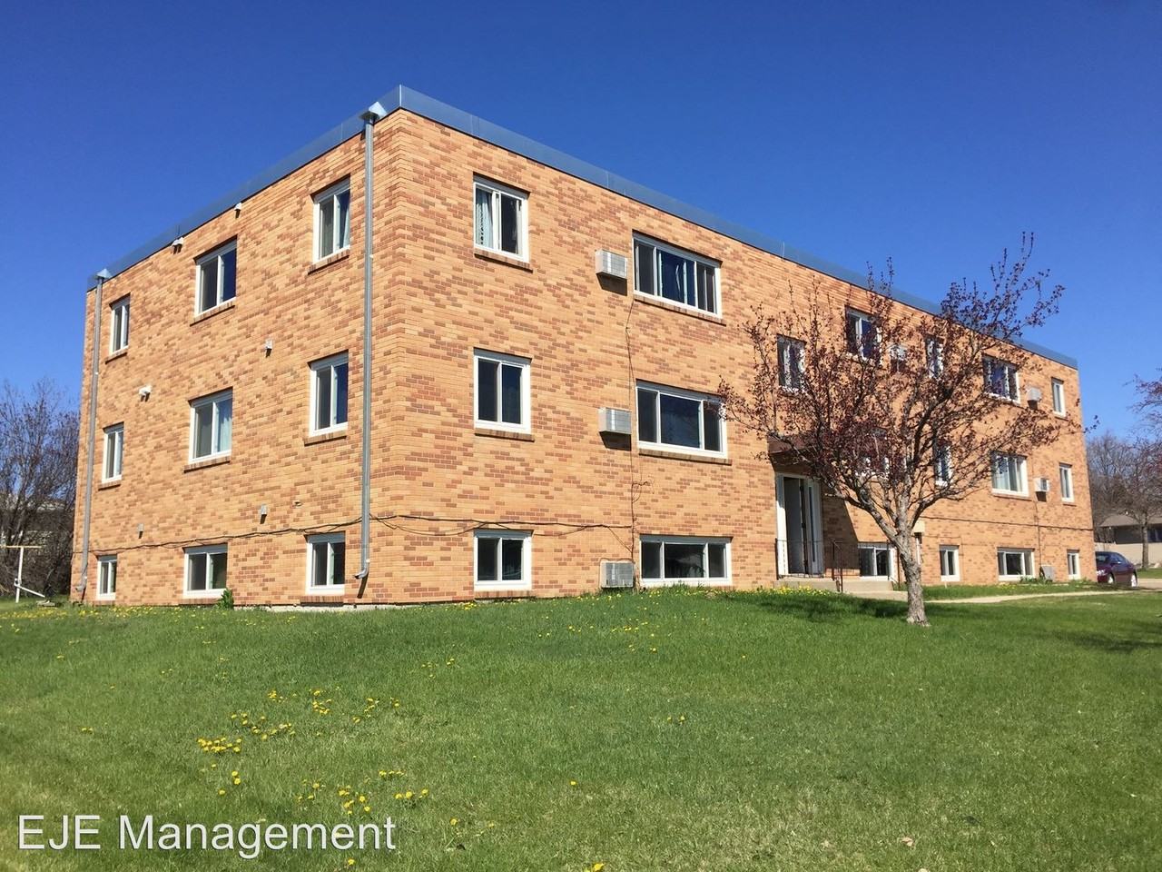 910 Maple St - Photo 2 of 16