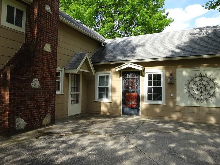 9910 E 38 Terrace - Photo 2 of 26