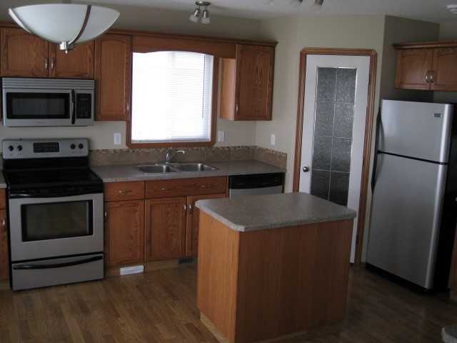 4503 74 St - Photo 3 of 8