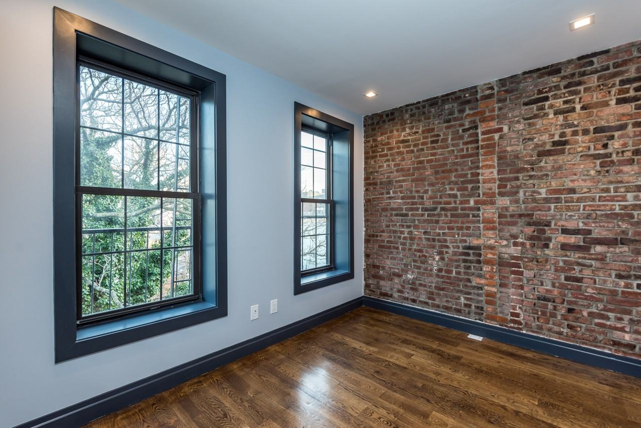 54 Graham Avenue #22R