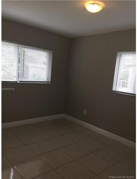 6510 SW 22nd Ct - Photo 2 of 7