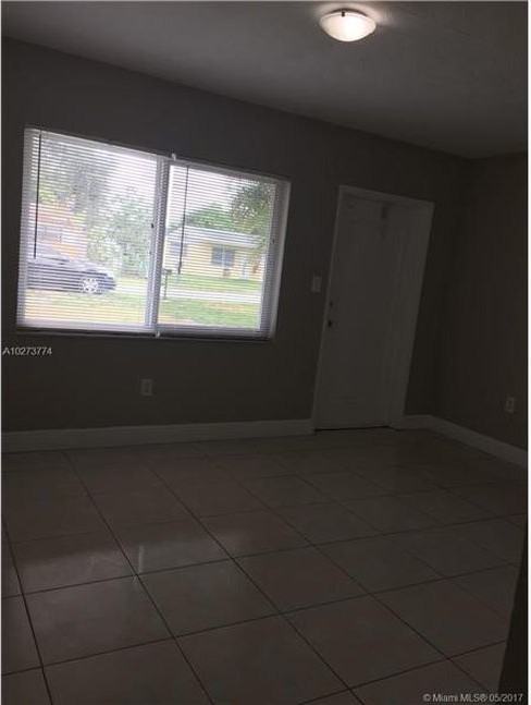 6510 SW 22nd Ct - Photo 3 of 7